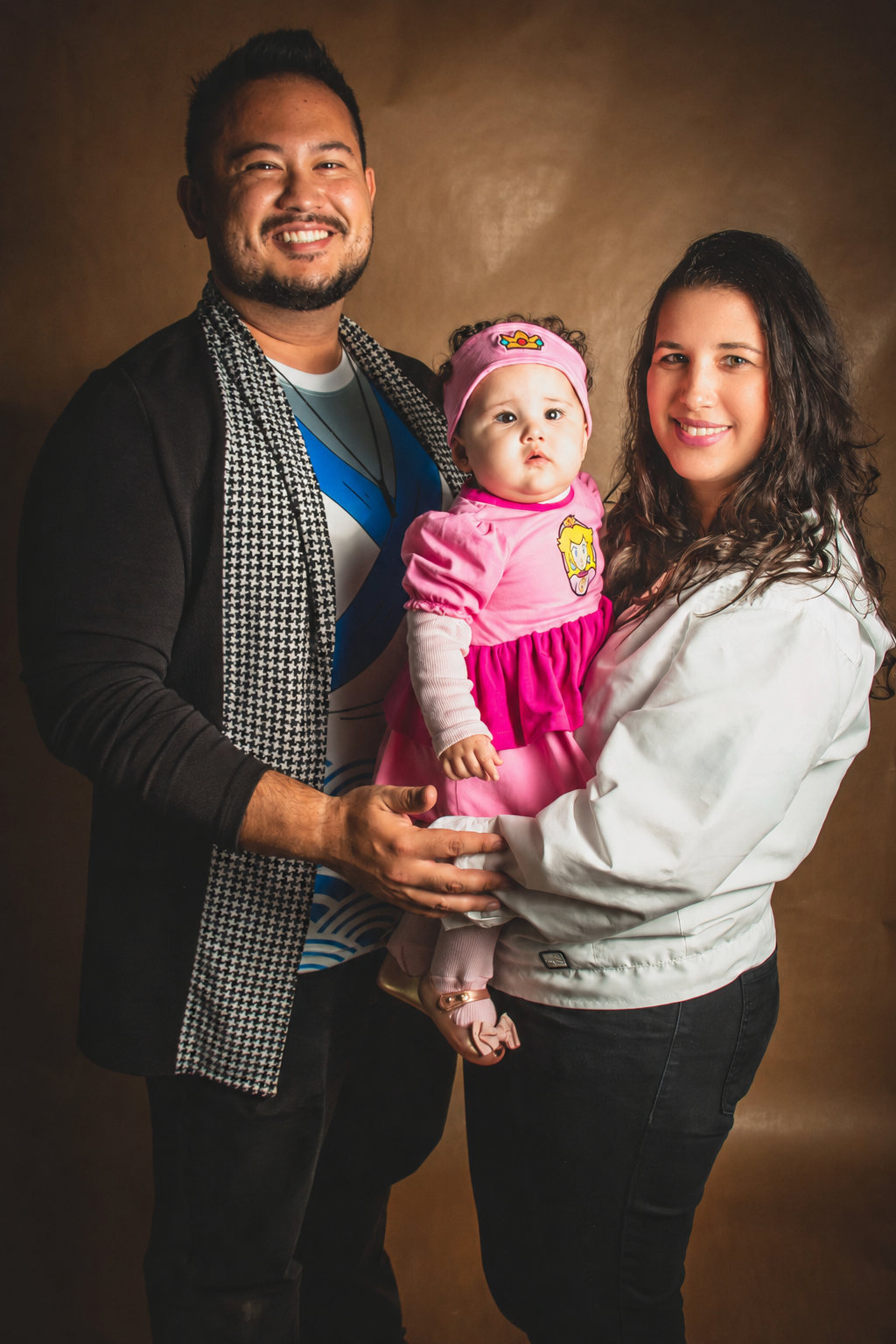 Matsu com a esposa e a filha em retrato de família